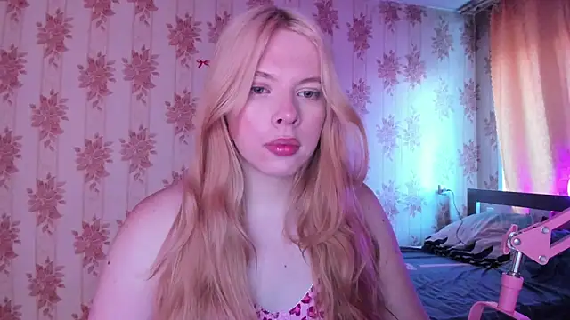 Snapshot of Cutie_Bambi chatting on 07.16.26 Cutie Bambi online show from 07.16.26