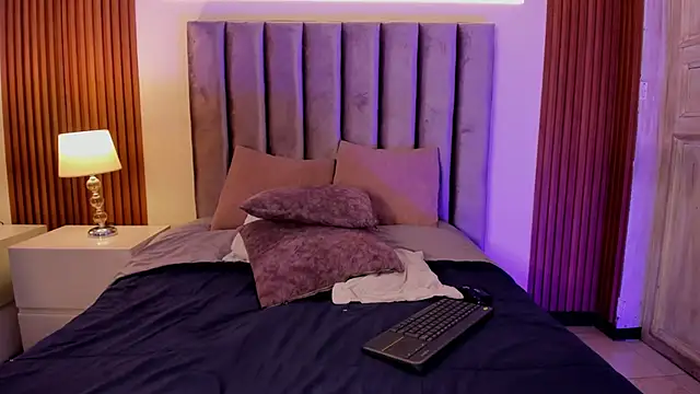 LilyHartt online show from 04.15.26