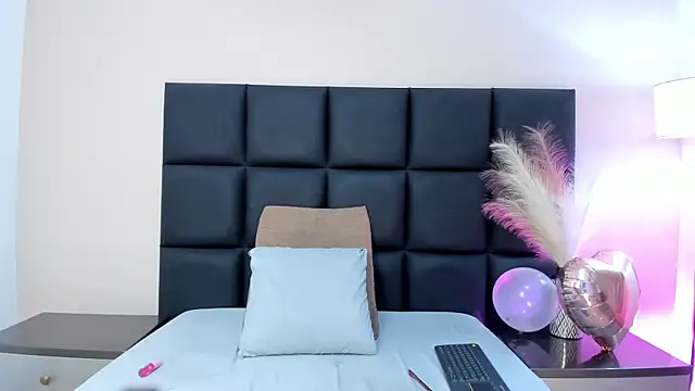 KeniaCarterr online show from 02.18.26