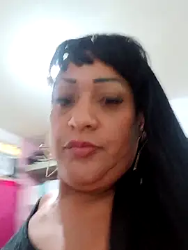 Snapshot of SabrinaColin chatting on 04.28.26 SabrinaColin online show from 04.28.26