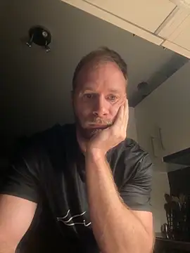 Snapshot of Sentinel801 chatting on 11.17.25 Sentinel801 online show from 11.17.25