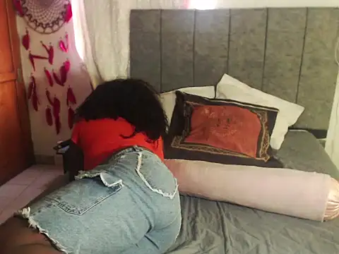 Snapshot of karlaebony chatting on 02.14.26 karlaebony online show from 02.14.26