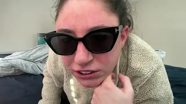 mr mrs glitter online show from 01.31.26