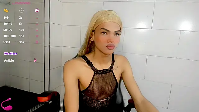 Snapshot of Karol_Vanessa__ chatting on 05.10.26 Karol Vanessa online show from 05.10.26