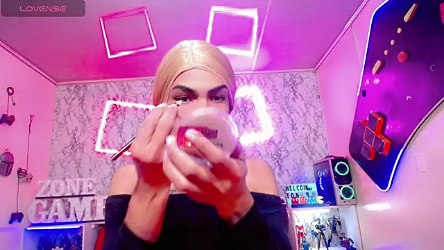 Snapshot of Karol_Vanessa__ chatting on 05.19.26 Karol Vanessa online show from 05.19.26