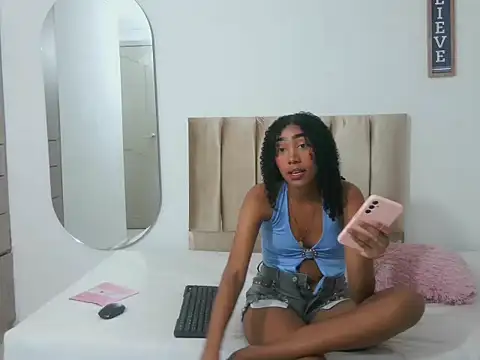 Snapshot of Yizz_laan chatting on 02.28.26 Yizz laan online show from 02.28.26