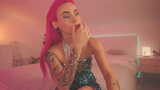 Sarah Pink online show from 12.02.24