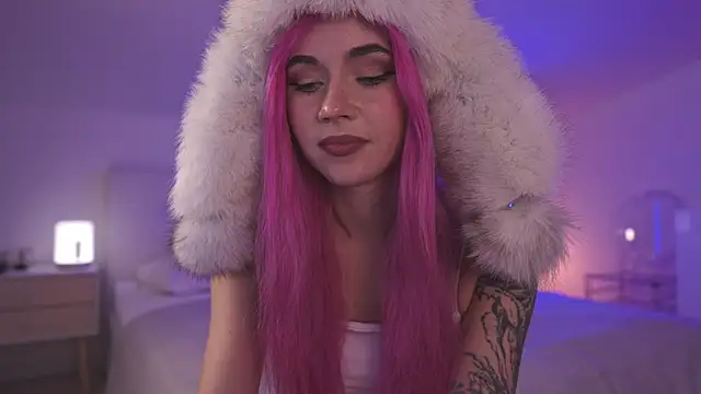 Sarah Pink online show from 02.23.25