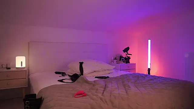 Sarah Pink online show from 03.01.25