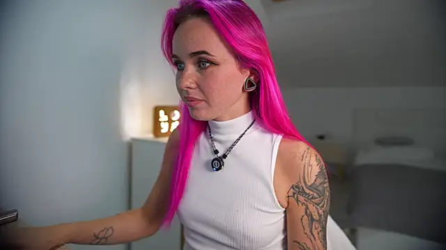 Sarah Pink online show from 09.27.25