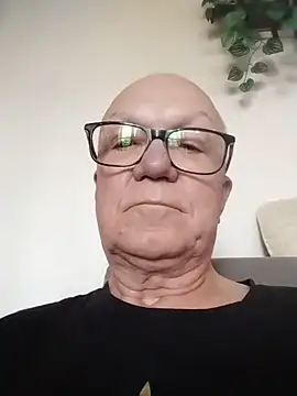 Snapshot of Wieczorek195706 chatting on 08.09.26 Wieczorek195706 online show from 08.09.26