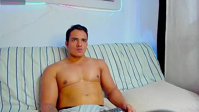 Snapshot of jhon_nicolas chatting on 02.25.26 jhon nicolas online show from 02.25.26