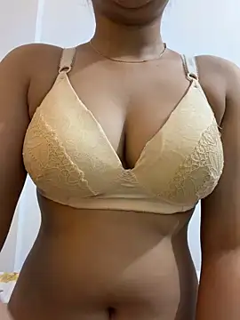 Snapshot of Divya-03 chatting on 04.18.26 Divya-03 online show from 04.18.26