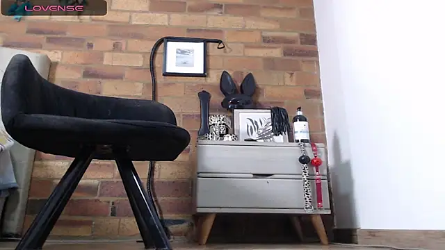 Snapshot of Girl_Bondage chatting on 03.09.26 Girl Bondage online show from 03.09.26