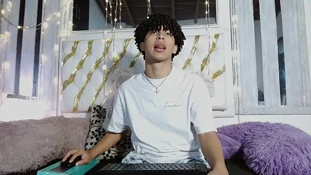 Snapshot of ian_smith_ chatting on 02.13.26 ian smith online show from 02.13.26