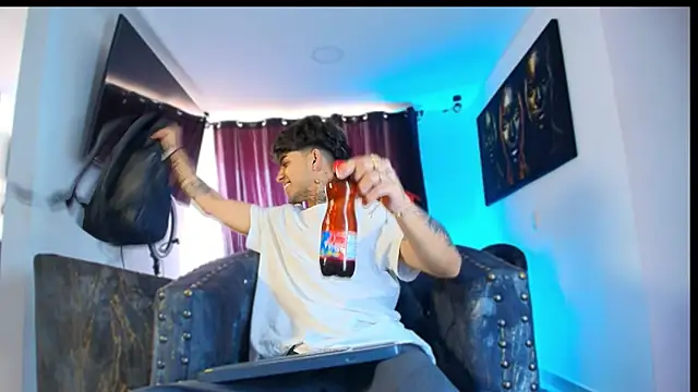 Snapshot of miguel_aguirre_ chatting on 02.19.26 miguel aguirre online show from 02.19.26