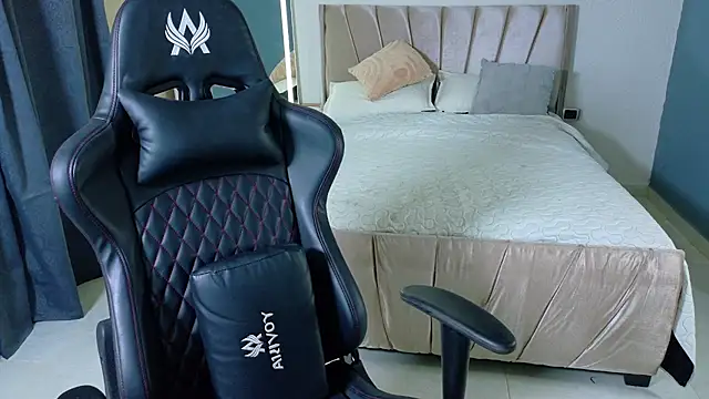 Snapshot of Alishaa_sweet chatting on 04.15.26 Alishaa sweet online show from 04.15.26