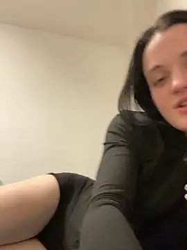 LeonieClaire online show from 02.10.26