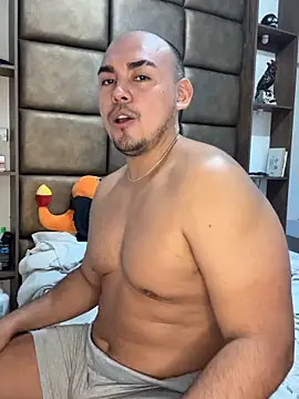 Snapshot of eros_colby chatting on 02.14.26 eros colby online show from 02.14.26