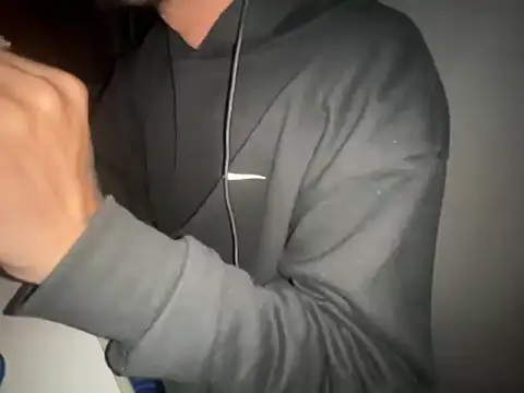 Snapshot of cerejadc chatting on 04.13.26 cerejadc online show from 04.13.26