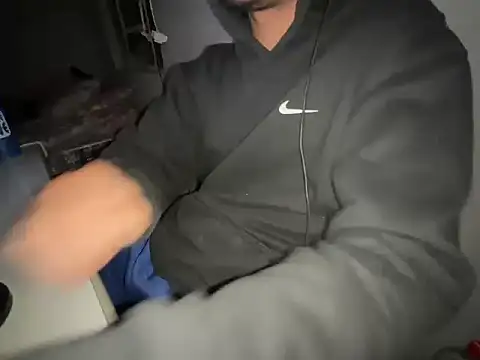 Snapshot of cerejadc chatting on 04.14.26 cerejadc online show from 04.14.26