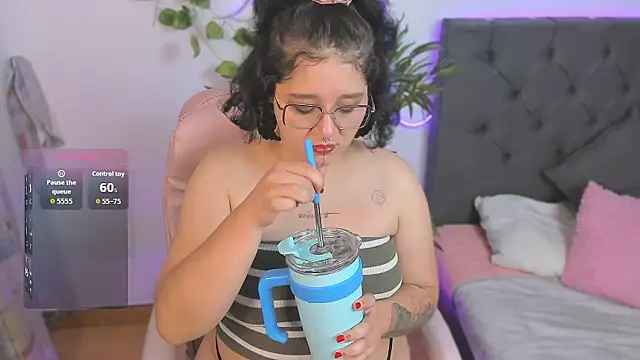 Snapshot of Sylvara_bx chatting on 02.26.26 Sylvara bx online show from 02.26.26