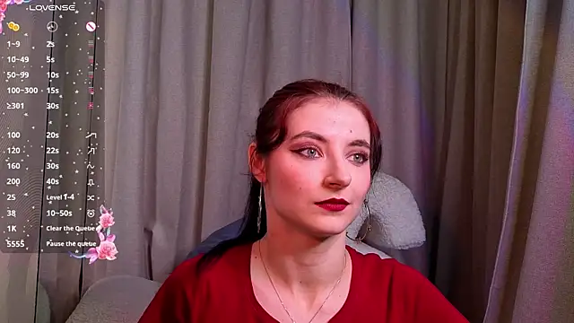 Snapshot of NicoleLuxe chatting on 04.01.26 NicoleLuxe online show from 04.01.26