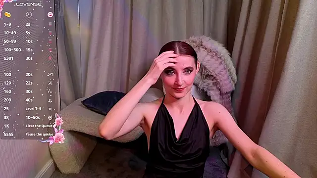 Snapshot of NicoleLuxe chatting on 04.02.26 NicoleLuxe online show from 04.02.26