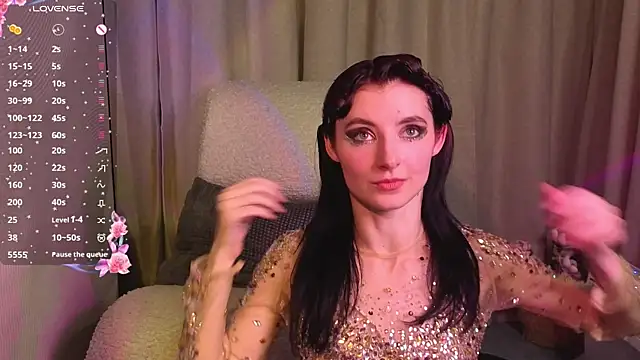 Snapshot of NicoleLuxe chatting on 04.16.26 NicoleLuxe online show from 04.16.26