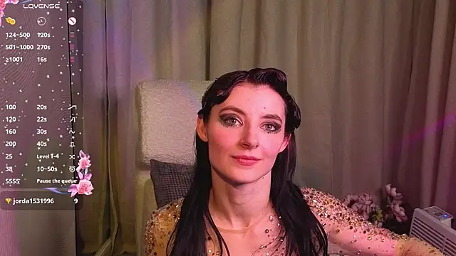 Snapshot of NicoleLuxe chatting on 04.16.26 NicoleLuxe online show from 04.16.26