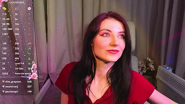 Snapshot of NicoleLuxe chatting on 04.20.26 NicoleLuxe online show from 04.20.26