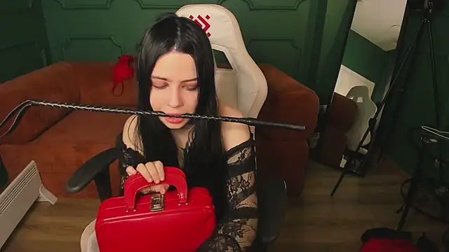 Snapshot of madam_inferno chatting on 02.06.26 madam inferno online show from 02.06.26