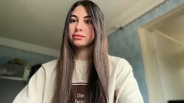 Snapshot of LiluMartiznir chatting on 05.18.26 LiluMartiznir online show from 05.18.26
