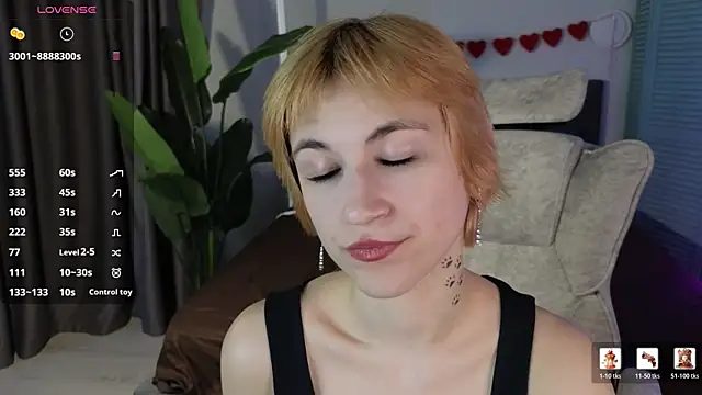 AutumnWhisper online show from 04.15.26