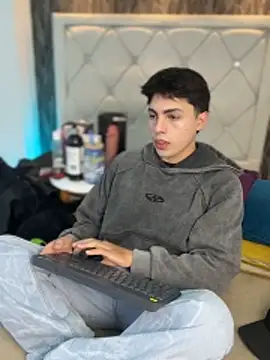 Samu Hott online show from 04.08.26