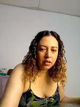 Snapshot of risitos23 chatting on 07.19.26 risitos23 online show from 07.19.26