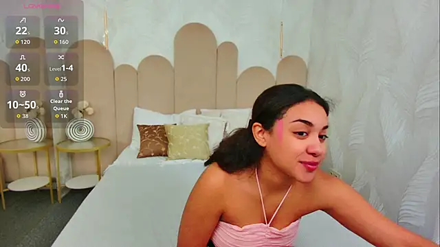 Snapshot of Luna_Cortier chatting on 04.25.26 Luna Cortier online show from 04.25.26