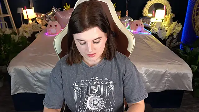 Snapshot of KristiFoxy chatting on 06.14.26 KristiFoxy online show from 06.14.26