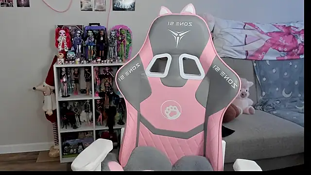 MollysLand online show from 03.26.26