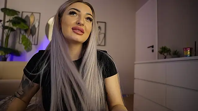 Snapshot of MissObsidian chatting on 02.02.26 MissObsidian online show from 02.02.26