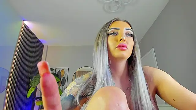 Snapshot of MissObsidian chatting on 02.23.26 MissObsidian online show from 02.23.26