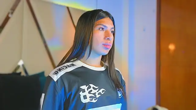 Snapshot of MeelFox chatting on 02.14.26 MeelFox online show from 02.14.26