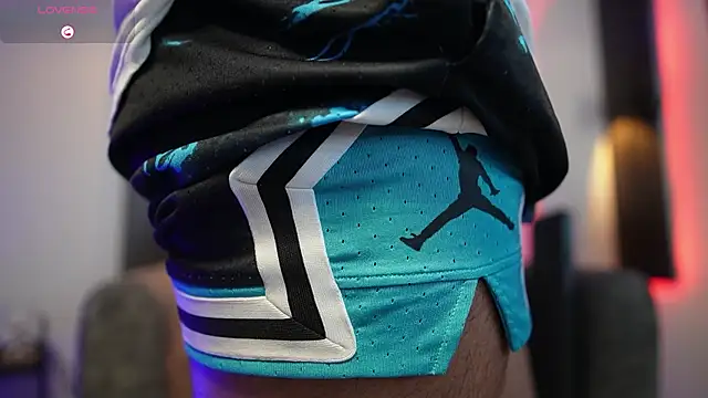 TaylerCross  online show from 02.26.26