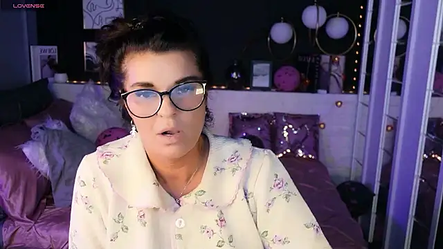 Snapshot of RikaCoutts chatting on 02.12.26 RikaCoutts online show from 02.12.26