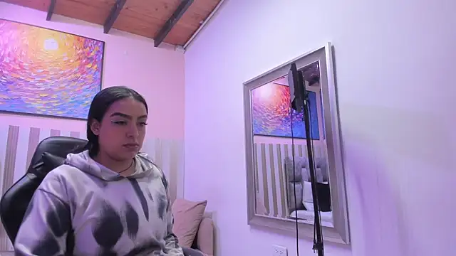 nina glow online show from 04.23.26