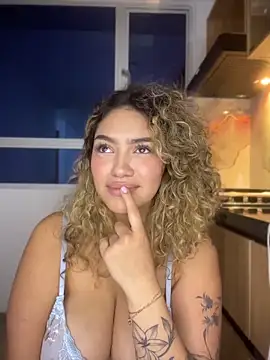 Snapshot of Maddy_Beluci chatting on 05.18.26 Maddy Beluci online show from 05.18.26