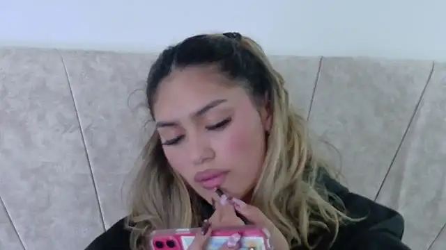Snapshot of Maddy_Beluci chatting on 06.01.26 Maddy Beluci online show from 06.01.26