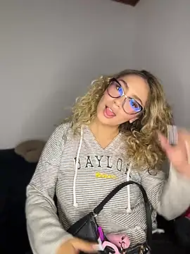 Snapshot of Maddy_Beluci chatting on 07.11.26 Maddy Beluci online show from 07.11.26