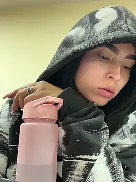 Sara Fernandez  online show from 03.11.26