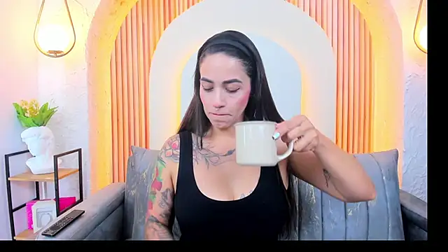 violet scott  online show from 02.11.26